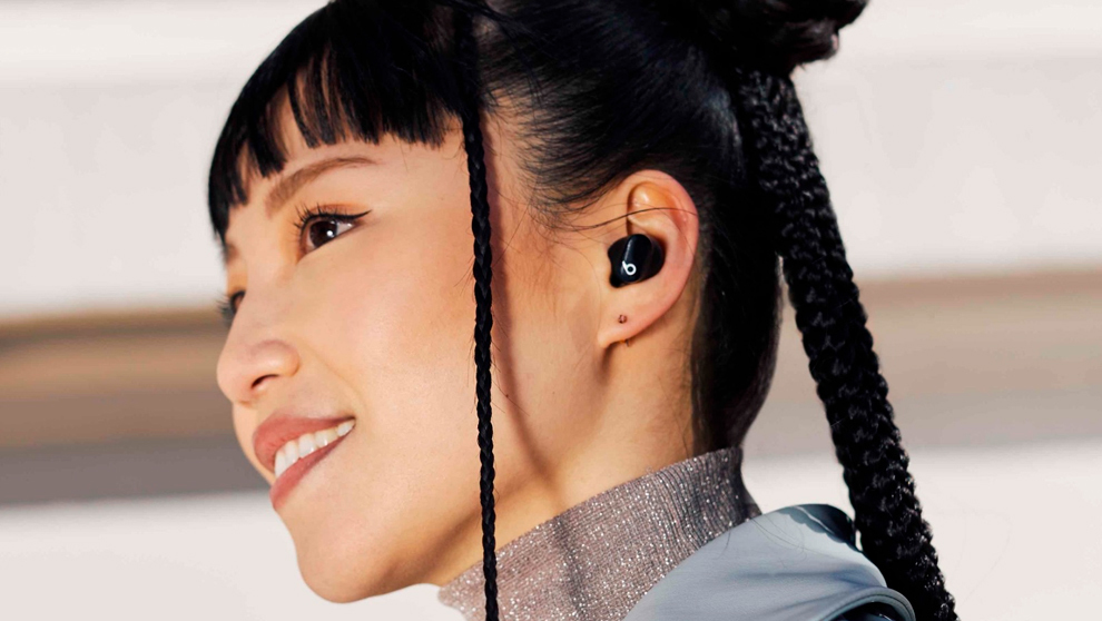 Variedad de auriculares y barras de sonido